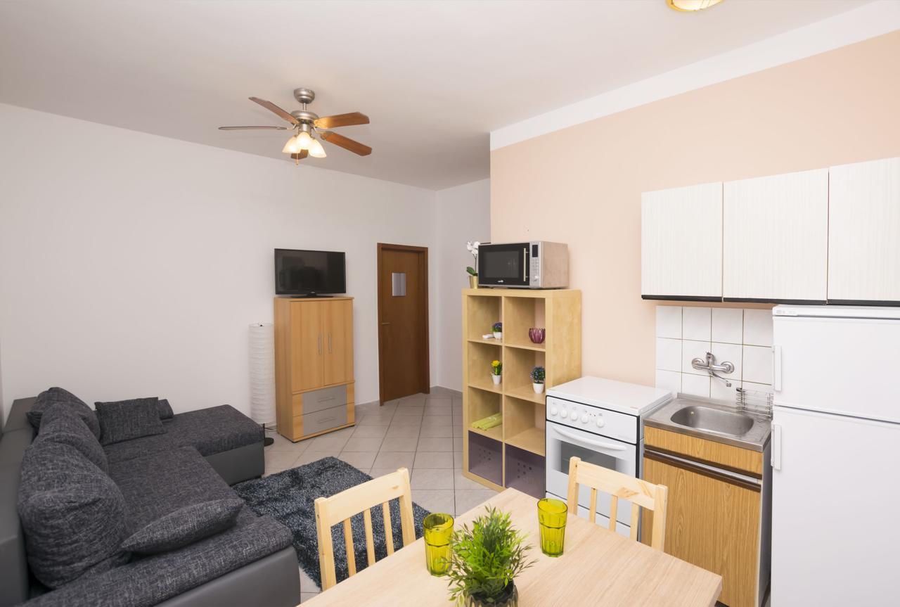 Apartments Katarina Pirovac Bagian luar foto