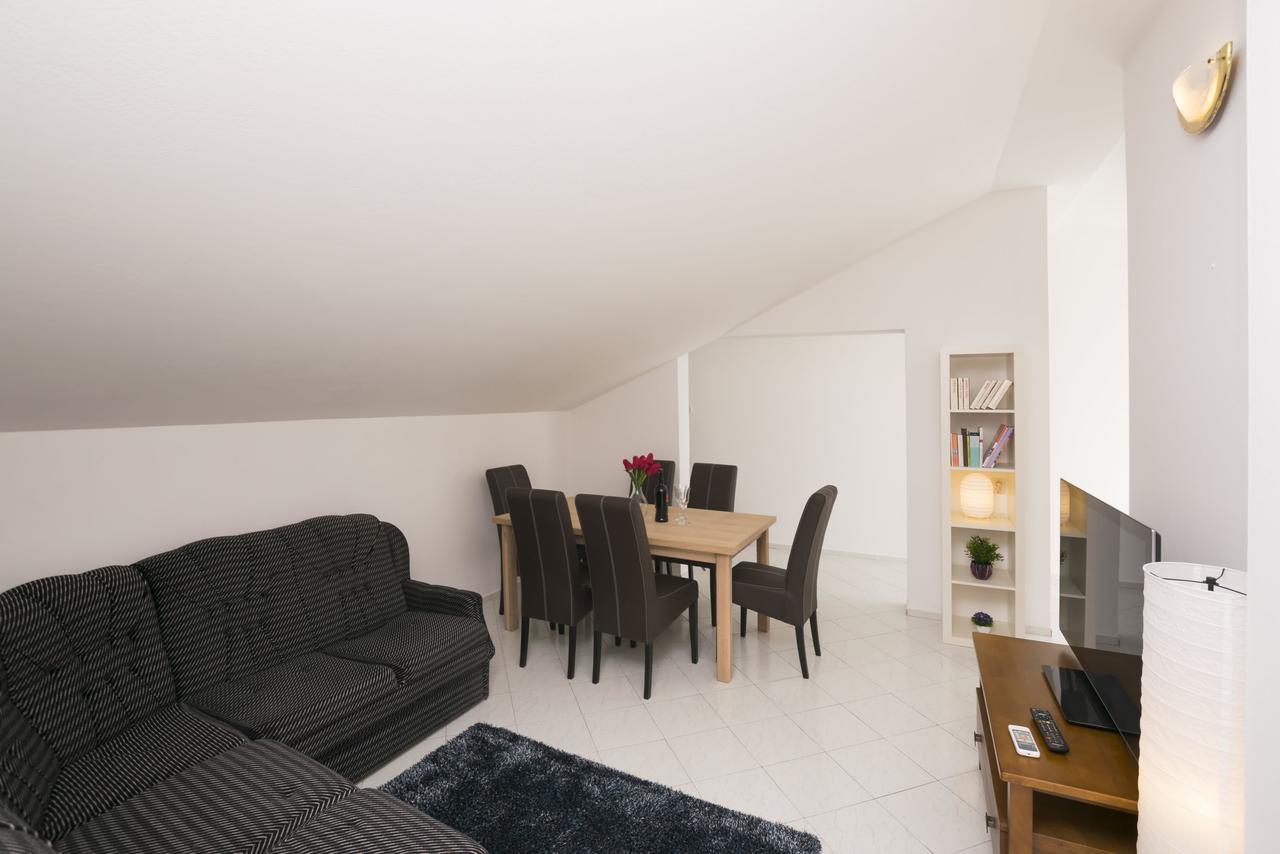 Apartments Katarina Pirovac Bagian luar foto