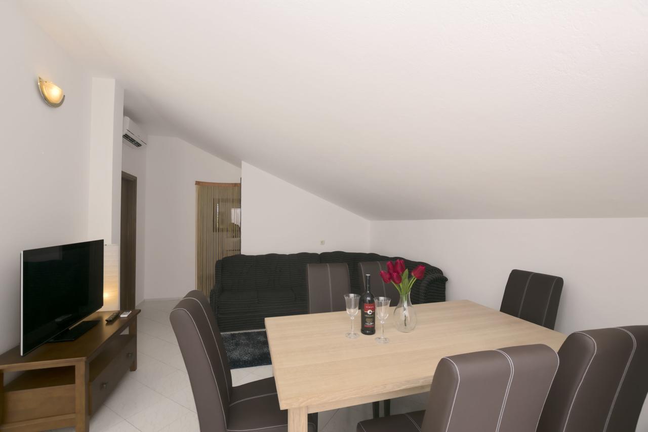 Apartments Katarina Pirovac Bagian luar foto