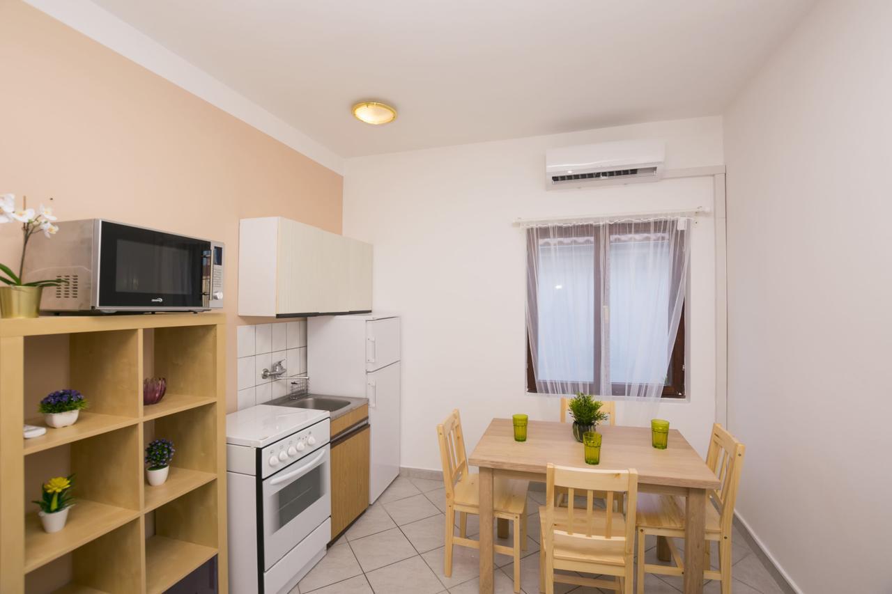 Apartments Katarina Pirovac Bagian luar foto