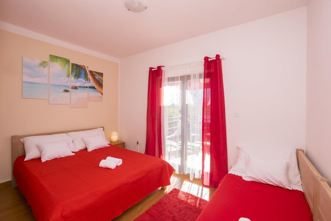 Apartments Katarina Pirovac Bagian luar foto
