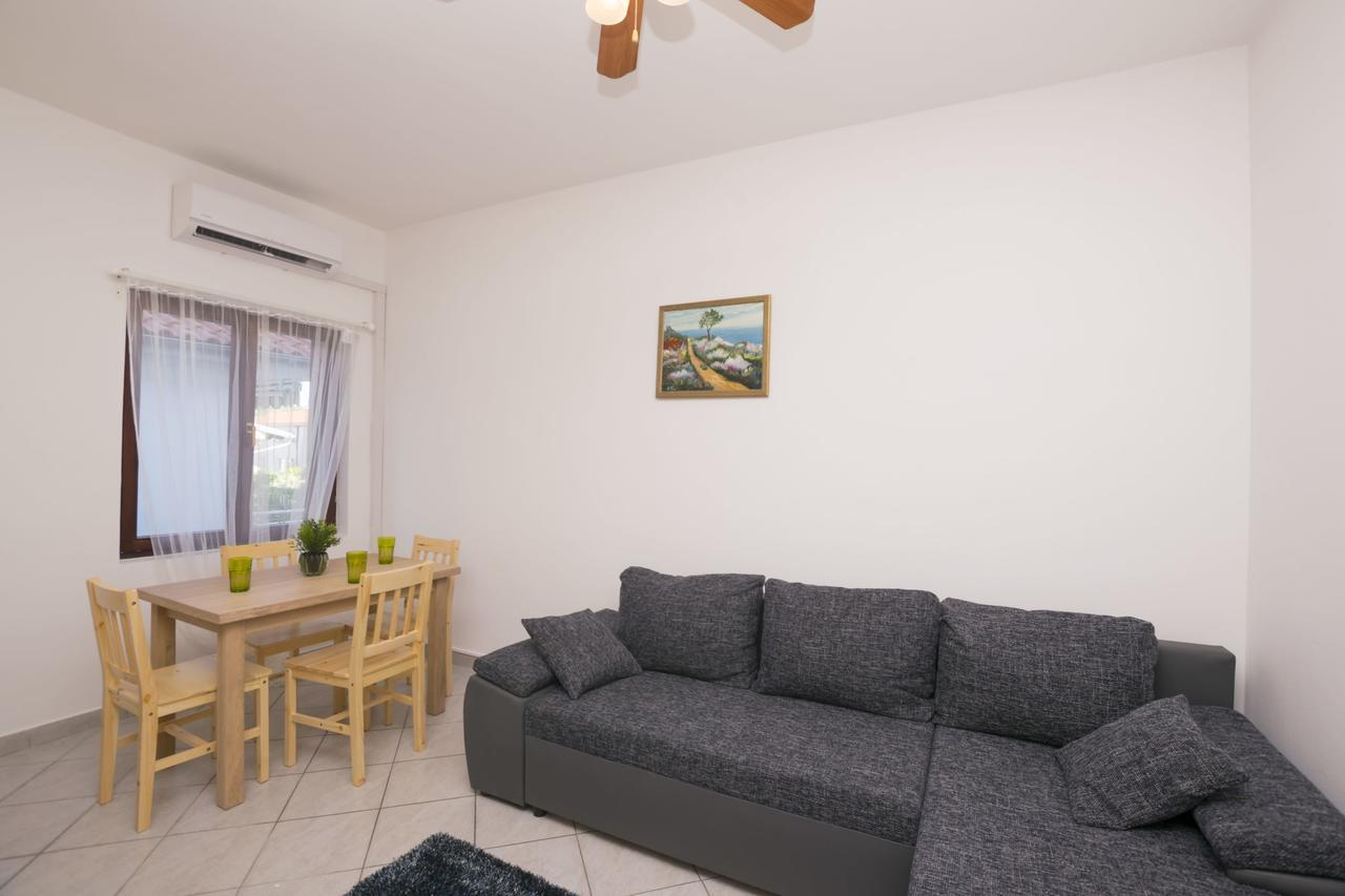 Apartments Katarina Pirovac Bagian luar foto